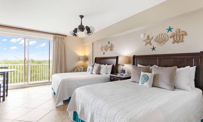 Baytowne Wharf Apartment | Beachy Sandestin studio, walk to Baytowne Wharf