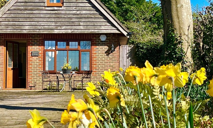 Clayton Cottage | Beacon Cottage by inspirestays.com - a cottage that sleeps 2 guests in 1 bedroom