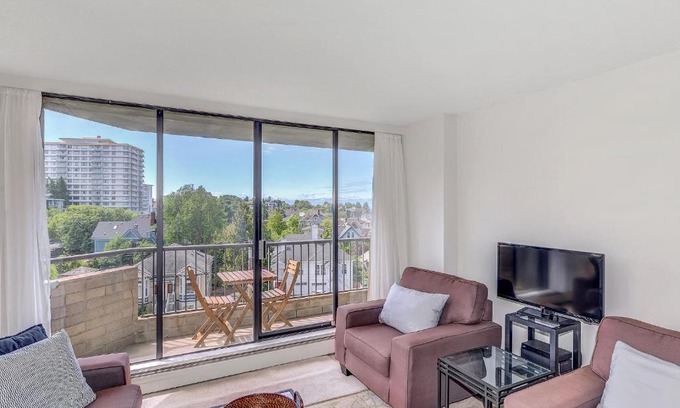 James Bay Apartment | Beacon Hill View Condo
