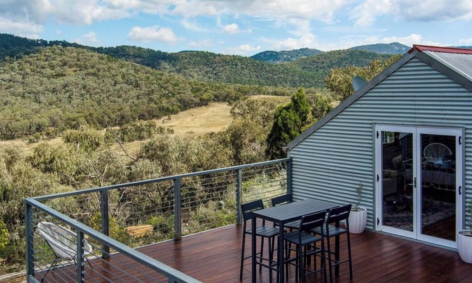 Riverlea Cottage | Bear Cottage Eco Escape in the Hills of Riverlea