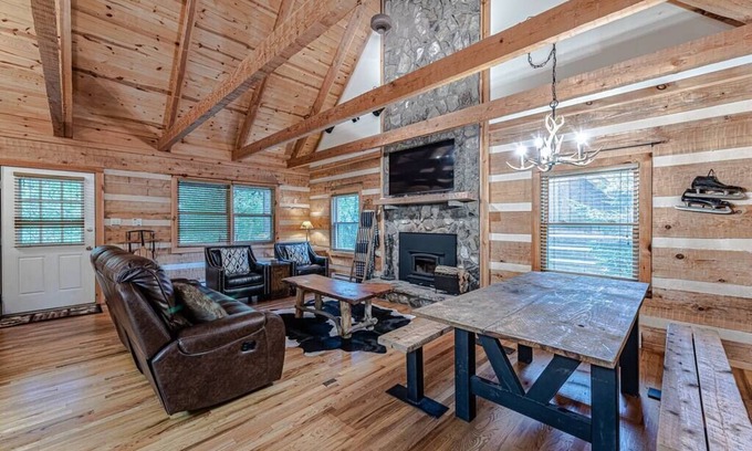 Seven Devils House | Bear Pause Cabin 3 BR/3BA Amazing Lake View EV Charger