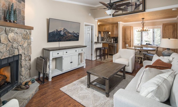 Blowing Rock House | Bearway to Heaven 2BR/2BA Condo in with Fireplace in Beautiful Blowing Rock