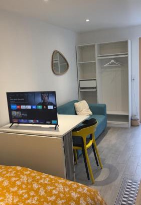 Elancourt Apartment | Beau studio