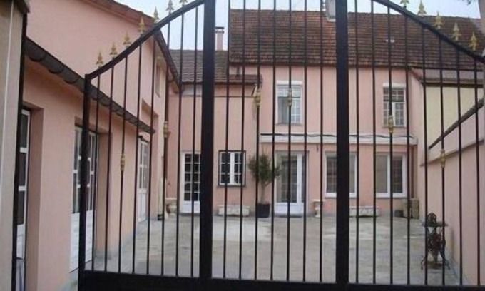 Baslieux-sous-Chatillon House | Beautiful, luxurious farmhouse In Champagne. Only 1 Hr From Paris, Near Epernay.