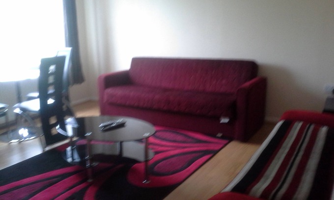 Higham Hill Apartment | BEAUTIFUL 1 BEDROOM APARTMENT,SLEEPS 4