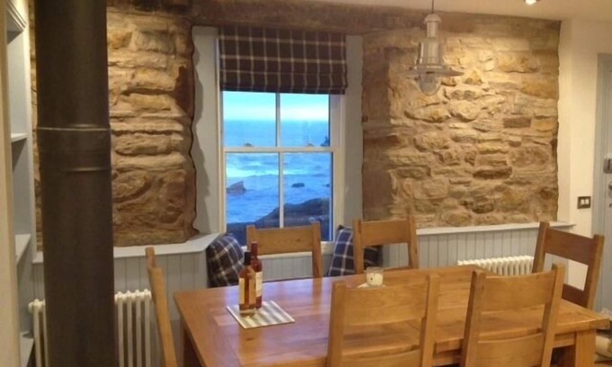 St Monans Cottage | Beautiful 1850's Fisherman's Cottage on the sea front in prime location