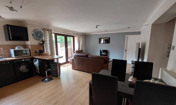 Bolton Apartment | Beautiful 1Bed Apartment with a back garden