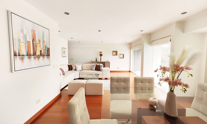 Chacarilla del Estanque Apartment | Beautiful 2,150 sq. ft. 3BR apartment in upscale Chacarilla