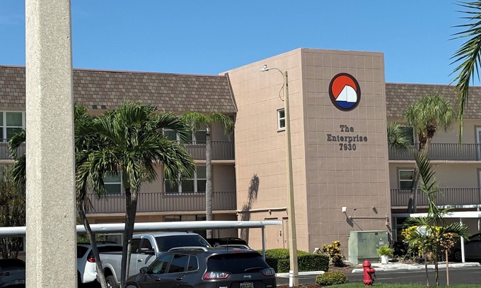 South Pasadena Condo | Beautiful 2 BR/2Bath condo in over 55 community