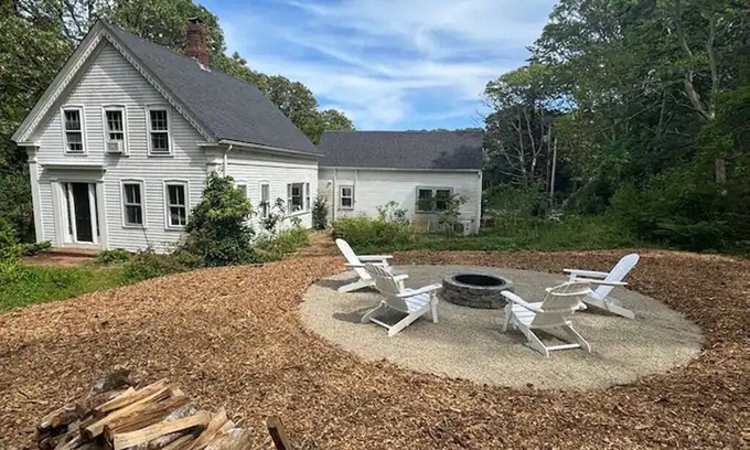 Pleasant Point House | Beautiful 2BD/2BA Private Historic Home in Pastoral Setting
