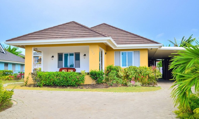 St. Ann's Bay Villa | Beautiful 3 Bdrm, 2bth with ocean view sleeps 6