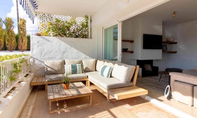 Marbella Apartment | Beautiful 3 bedroom apartment, Marbella, 5 guests, 2 terraces, pools, walking distance to the beach