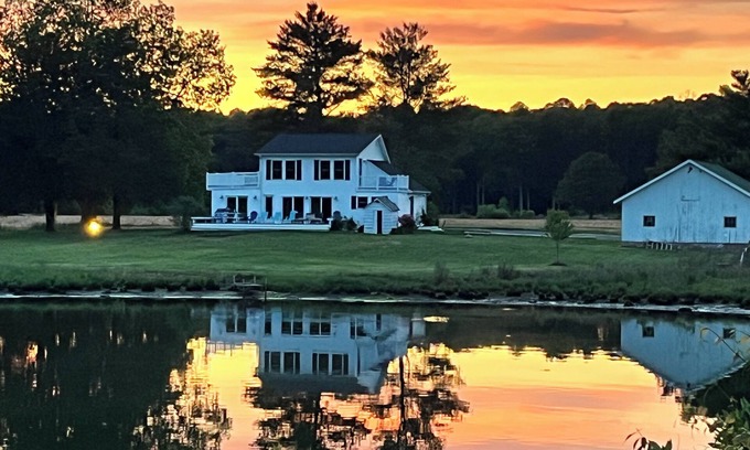 Unionville House | Beautiful 3-bedroom Miles River waterfront in tranquil Easton - Relax and unwind