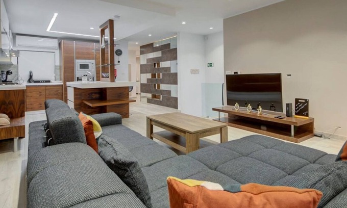 Naxxar Apartment | Beautiful 3BR Maisonette with Rooftop Terrace