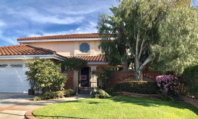 Olde Carlsbad House | Beautiful 4bed/3ba beach home 0.9 miles from the beach and 5 min to the lagoon.