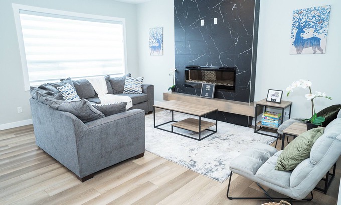 Airdrie House | Beautiful 4BR Home ~ Near YYC ~ Stylish & Relaxing
