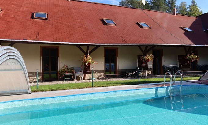 Desna Apartment | Beautiful apartment for 4 people with pool, WIFI, TV and patio