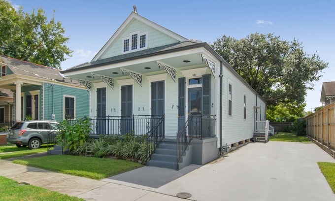 Arabi House | Beautiful and Extravagant Home: 5 miles to the French Quarter and Business Ready