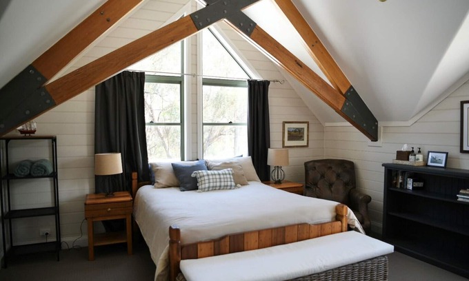 Loomberah House | Beautiful and spacious family friendly country escape!