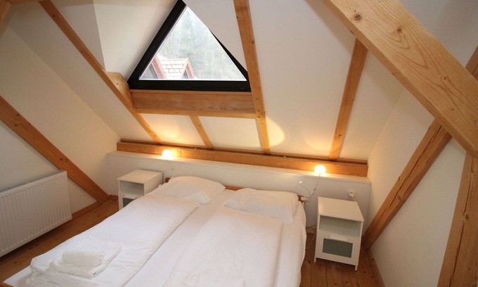 Muhldorf Apartment | Beautiful apartment for 9 people with WIFI, TV and balcony