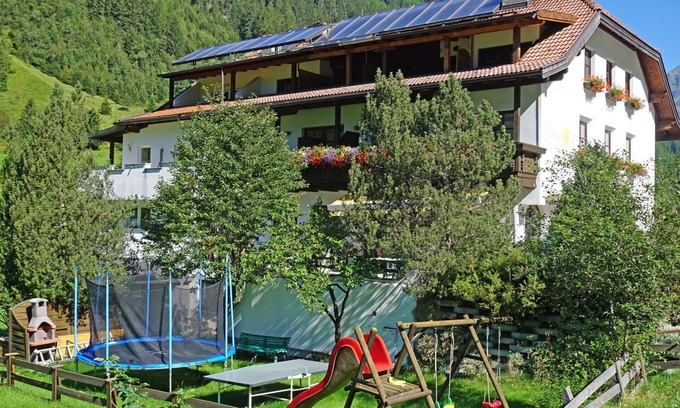 Kaunertal Apartment | Beautiful apartment for 4 people with WIFI, TV, balcony and pets allowed