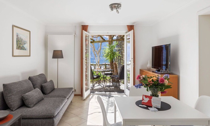 Ronco sopra Ascona Apartment | Beautiful apartment for 4 guests with WIFI, TV, patio, pets allowed and panoramic view