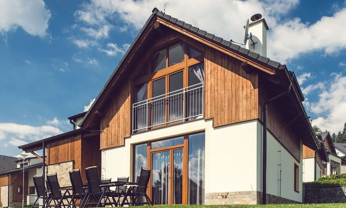 Lipno nad Vltavou House | Beautiful apartment in villa for 11 people with WIFI, TV, terrace and pets allowed