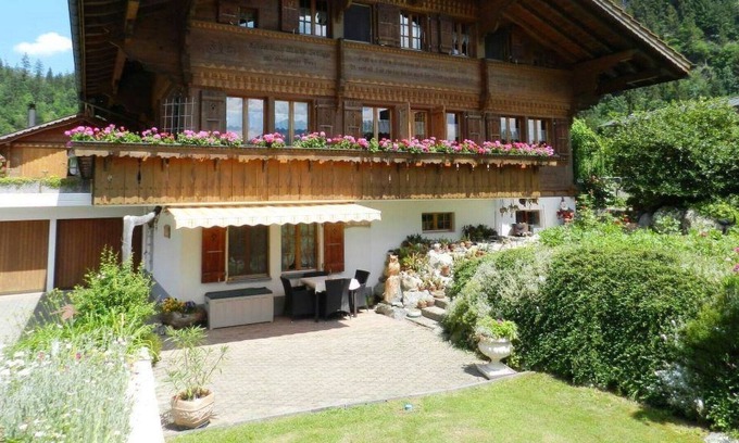 Zweisimmen Apartment | Beautiful apartment for 3 guests with WIFI, balcony and parking