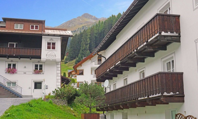 Mathon Apartment | Beautiful apartment for 4 people with WIFI, TV, balcony, pets allowed and panoramic view