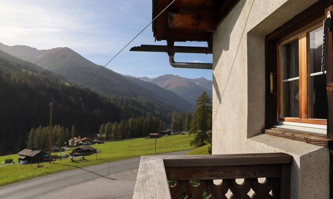 Frauenkirch Apartment | Beautiful apartment for 3 people with WIFI, TV, terrace and panoramic view