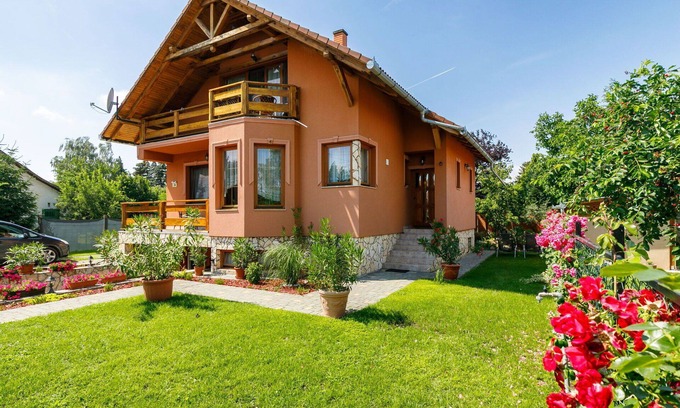 Fonyodliget Apartment | Beautiful apartment for 6 guests with WIFI, A/C, TV and patio