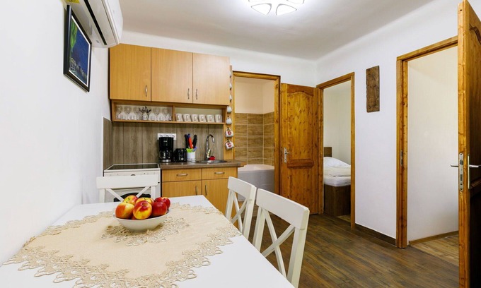Fonyodliget Apartment | Beautiful apartment for 4 people with A/C, WIFI, TV, terrace and pets allowed