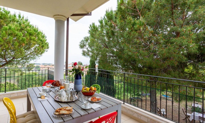 Foggetta Apartment | Beautiful apartment for 10 guests with WIFI, A/C, TV, patio, pets allowed and panoramic view