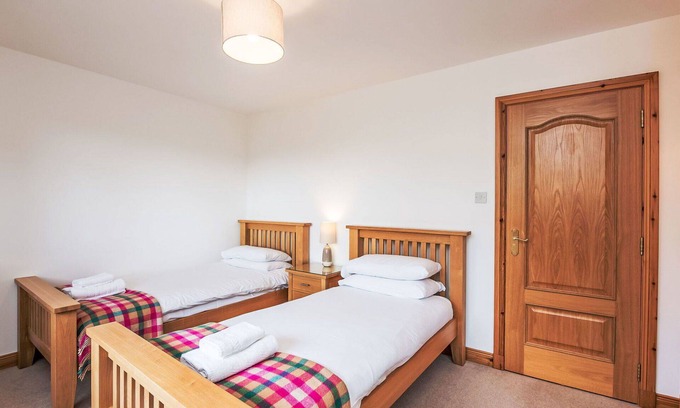 East Lewiston House | Beautiful apartment in villa for 6 guests with WIFI, TV, patio and panoramic view