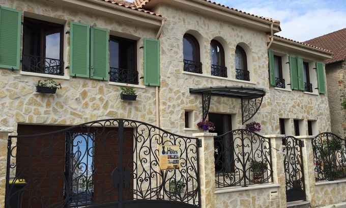 Chatillon Apartment | Beautiful apartment in character house 3km from Paris (M13-T6)