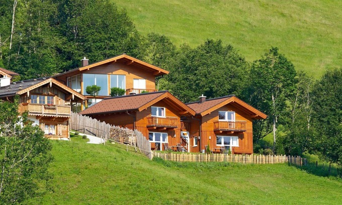 Hundsdorfl House | Beautiful apartment in villa for 8 guests with WIFI, TV, terrace, pets allowed and parking