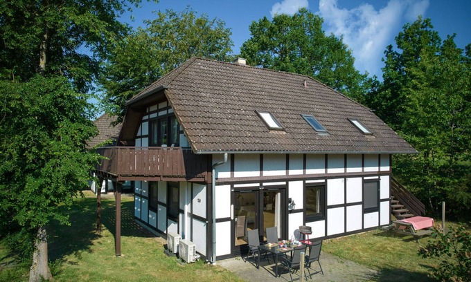 Frankenau House | Beautiful apartment in villa for 3 people with WIFI, TV, terrace and panoramic view