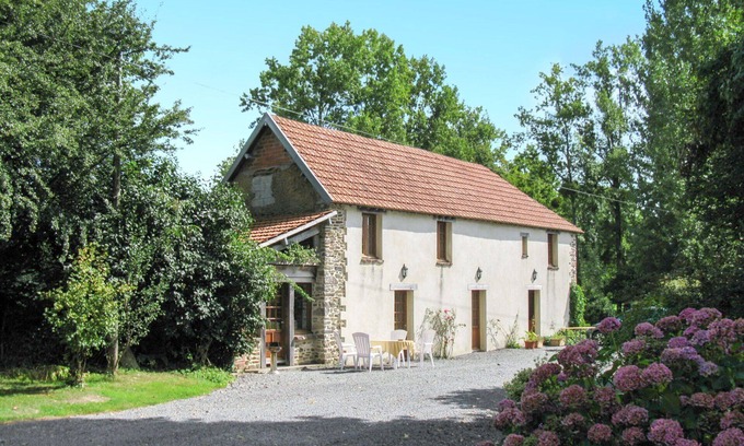 Savigny House | Beautiful apartment in villa for 4 guests with WIFI, TV and pets allowed