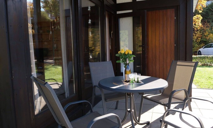 Machtlos House | Beautiful apartment in villa for 4 guests with pool, TV, terrace and pets allowed