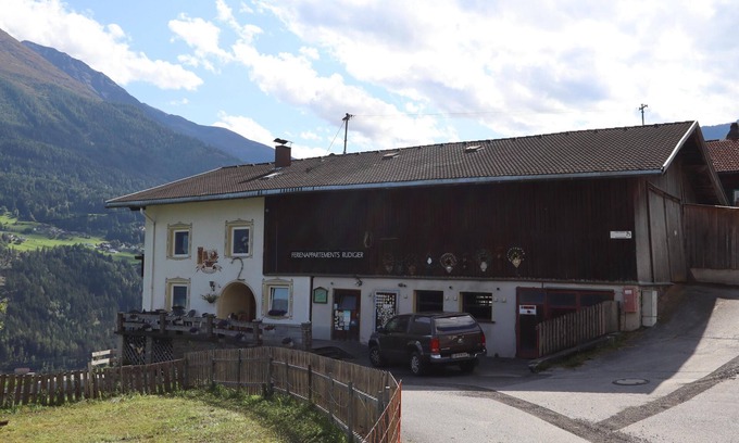 Grins Apartment | Beautiful apartment on a working farm