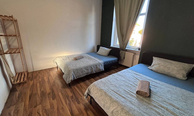 Zeitz Apartment | Beautiful apartment with a large garden