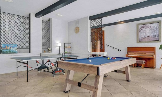 Riverside House | Beautiful Austin Retreat|Pool |Big Yard| Sleeps 20