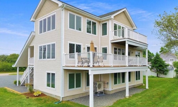 Point Judith House | Beautiful Beach House with Breathtaking Water Views! Short Walk to Restaurants
