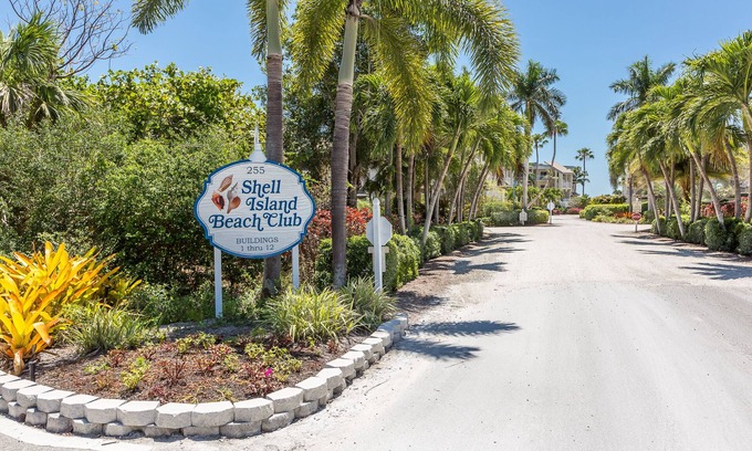 Sanibel Condo | Beautiful Beachfront Views with Free Wifi!