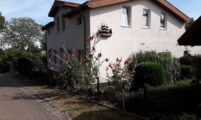 Putbus Apartment | Beautiful, bright apartment 2 - close to the beach (200m) for 4. People