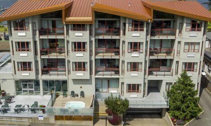 Harrison Hot Springs Apartment | Beautiful studio unit at resort, sleeps 4