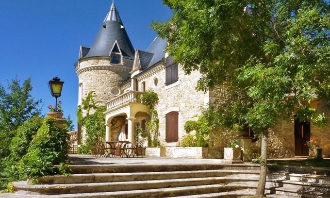 Cambayrac Villa | Beautiful Château with Private Pool near Cahors