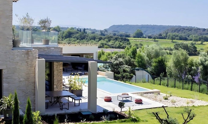Montbrison-sur-Lez House | "Beautiful Contemporary House with Infinity Pool and View of Mont Ventoux"