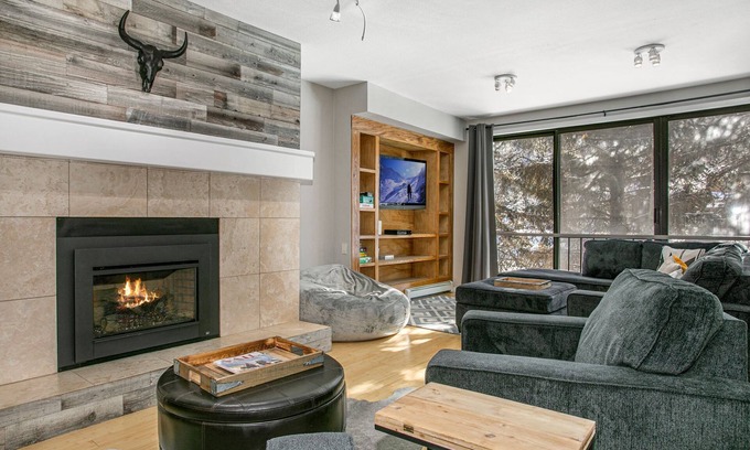 Avon Condo | Beautiful Condo, Pool & Hot Tub, Minutes to Beaver Creek