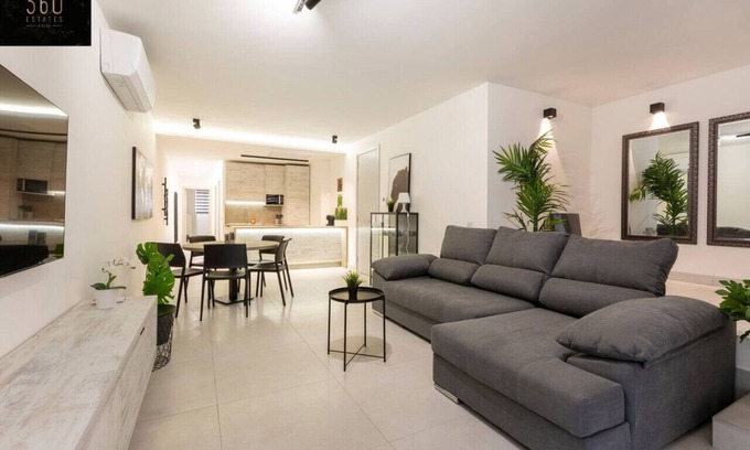 Il-Balluta Apartment | Beautiful & Cosy APT just off the Promenade & WIFI